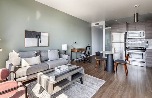 Civic Center Apartment | Impeccable Soma 1BR w/Pet Spa, Rooftop & Gym, nr Dining, by Blueground