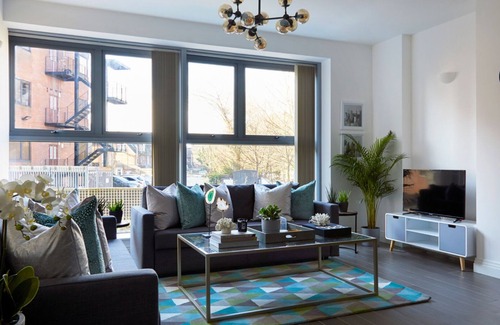 Watford Town Centre Apartment | Impressive 2Bedroom/2Bathroom Flat with FREE WIFI and Parking