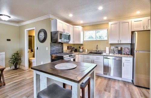 Murrieta House | Impressive 2nd Floor guest house suite near Wine Country