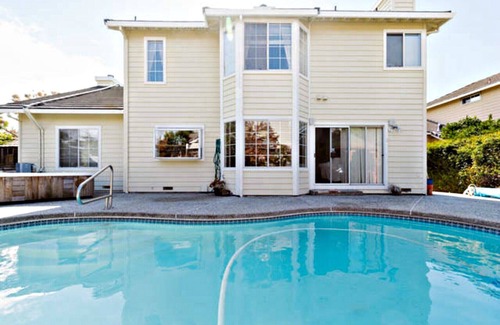 Union City House | Impressive Exec. Luxury Home. Pool & SPA. Beautiful, Clean, Spacious, Convenient