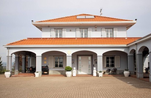 Govone Villa | Impressive: Villa Magna with pool and park - Langhe wine region