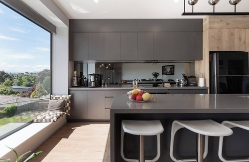 Newstead House | Impressively Spacious, Modern & Convenient