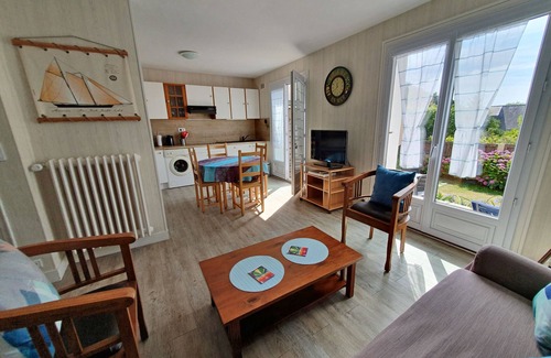 Larmor-Plage House | In a quiet village near the beaches