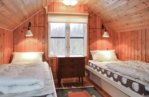 Saffle House | In an undisturbed location on the Värmlandsnäs peninsula, this cozy cottage welcomes you close to wa
