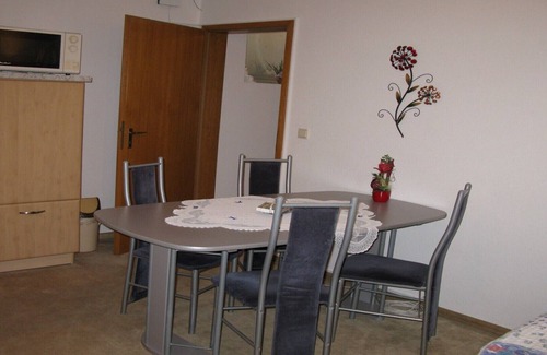 Wachtberg Apartment | In Drachenfelser-Ländchen on the outskirts located multi-family house