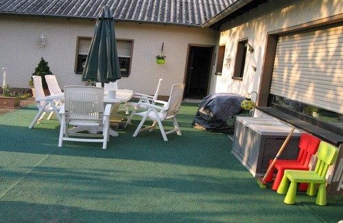 Wachtberg Apartment | In Drachenfelser-Ländchen on the outskirts located multi-family house