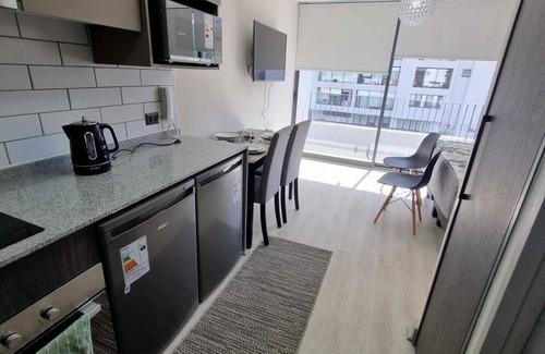 Independencia Apartment | In front of Hospital U. de Chile with parking lot.