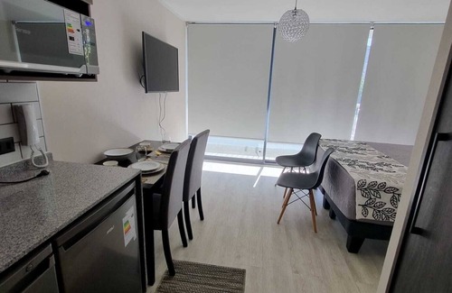 Independencia Apartment | In front of Hospital U. de Chile with parking lot.