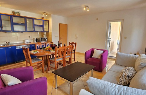 Supetar Apartment | In heart of the Old Town, 300m to Pretty Harbour & Restaurants, 400m to Beach