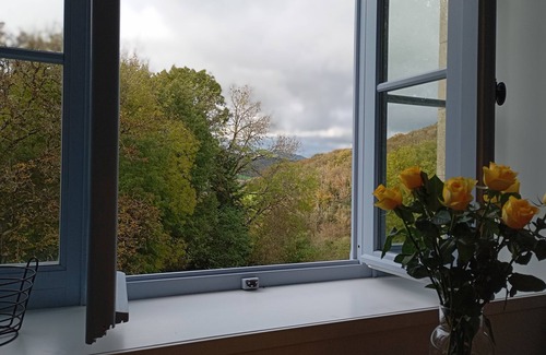 Larochemillay Apartment | In het hart van natuurpark de Morvan, In onze compleet gerenoveerde Oude School