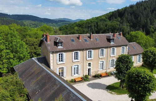 Larochemillay Apartment | In het hart van natuurpark de Morvan, In onze compleet gerenoveerde Oude School