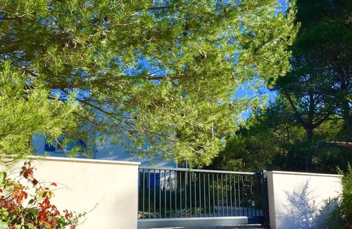 Signes Villa | In Provencal villa, Circuit Paul Ricard le Castellet.