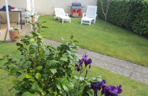 Saint-Quay-Portrieux House | in St Quay Ptx: single storey house facing south, enclosed grounds. WIRELESS