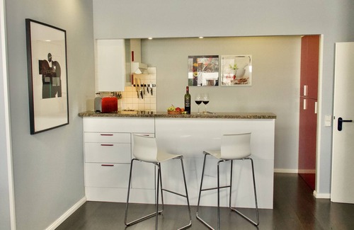 Augustenstraße Apartment | In the center, 2-room-apartment, 75sqm, 20% DISCOUNT from 1 month! W-Lan, TG, partly with AC!
