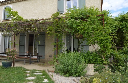 Saint-Laurent-des-Arbres Villa | In the heart of cicadas and vineyards