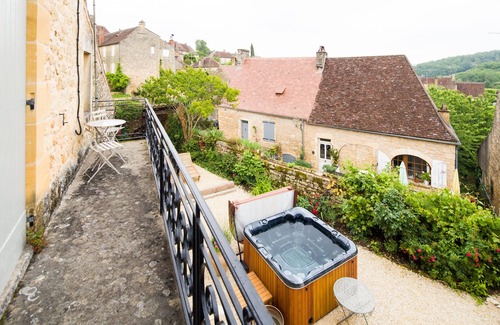 Domme House | In the heart of Domme, a charming house with garden and jacuzzi