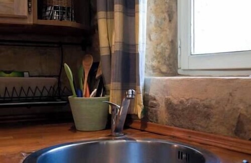 Sainte-Mondane Apartment | In the heart of the Périgord Noir, our studio gite is ideal for a couple.