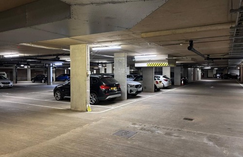 Guildford Apartment | In the heart of Guildford and the Surrey Downs, 35 minutes by train from London
