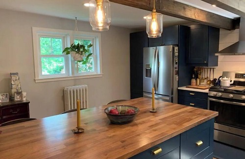Middlebury - Warren House | In the heart of town, a modern farmhouse
