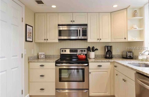 Harbour Town Condo | In the Heart of Harbour Town 2BR/2.5BA-Pool Access
