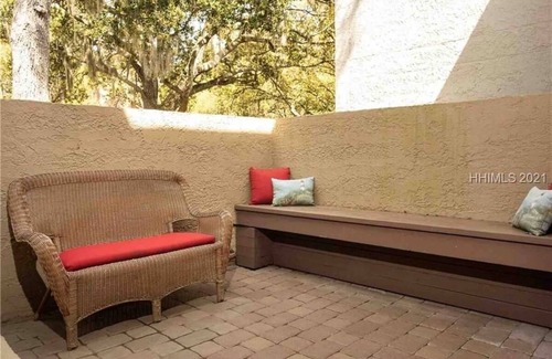 Harbour Town Condo | In the Heart of Harbour Town 2BR/2.5BA-Pool Access