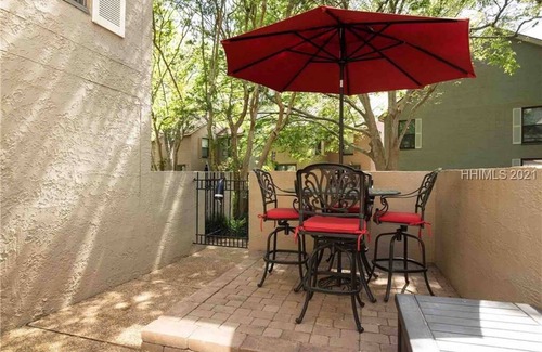 Harbour Town Condo | In the Heart of Harbour Town 2BR/2.5BA-Pool Access