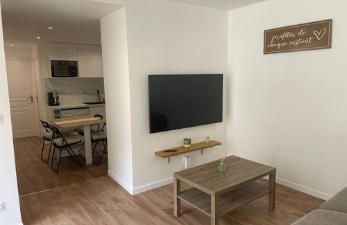 Juziers Apartment | In the heights of Juziers! Ideal studio for rest and escape!