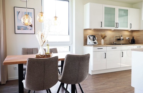 Marienleuchte Apartment | In the Küstenleuchten vacation apartment, you live right by the sea - with pr