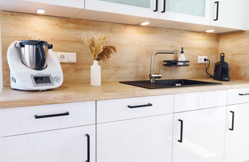 Marienleuchte Apartment | In the Küstenleuchten vacation apartment, you live right by the sea - with pr