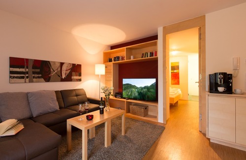 Warth Apartment | In the mid of the centre. 168 meters to the Neue Dorfbahn. All Sky programs with HD.
