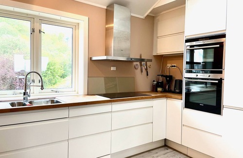 Vestvagøy Apartment | In the middle of Lofoten! Unique and spacious dockside apartment.