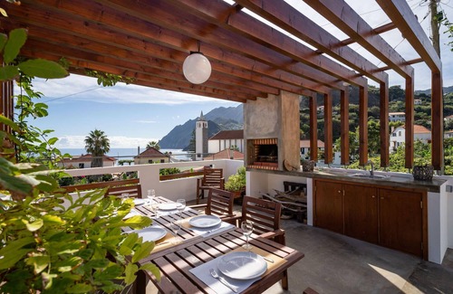 Porto da Cruz House | In the village, between the sea and the mountains - Madeira Surf Camp I