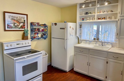 Cotter House | In Town, Large Yard, Close to Rivers and Lakes, Quiet