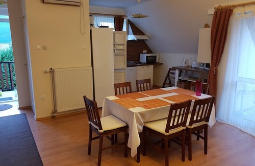 Heviz Condo | In Ungarn, Bad Hévíz, Fam. Ferienwohnung mit Garten, Außenpool, Sauna, Whirlpool