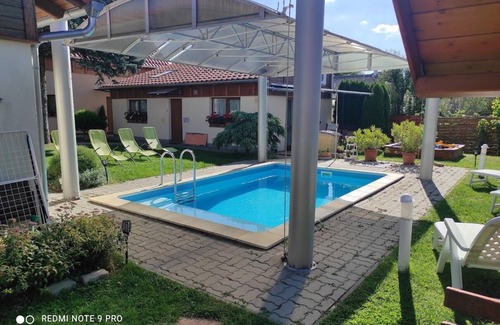 Heviz Condo | In Ungarn, Bad Hévíz, Fam. Ferienwohnung mit Garten, Außenpool, Sauna, Whirlpool
