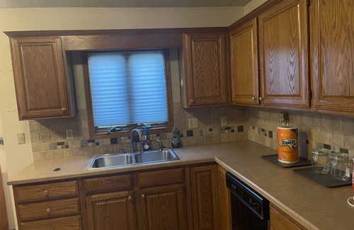 Greenwich House | in unique location , walking distance from Walmart, Starbucks and restaurants