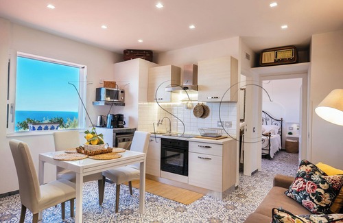 Massa Lubrense Apartment | INCANTO SU CAPRI Panoramic apartment on the Sorrentine Peninsula with pool