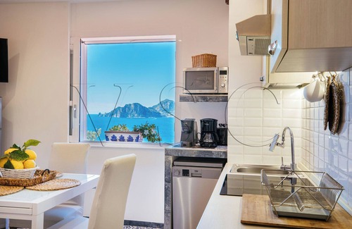 Massa Lubrense Apartment | INCANTO SU CAPRI Panoramic apartment on the Sorrentine Peninsula with pool