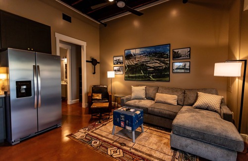 Laurel Apartment | Incognito #1: Located Steps from the Scotsman General Store - Downtown Laurel