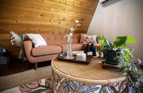 Makanda House | Incredible A-frame with Fabulous Panoramic Views and Hot-tub in Makanda, Illinois