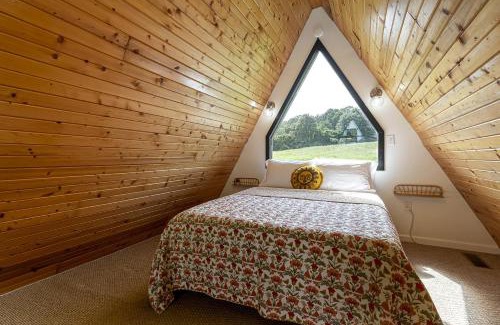 Makanda House | Incredible A-frame with Fabulous Panoramic Views and Hot-tub in Makanda, Illinois