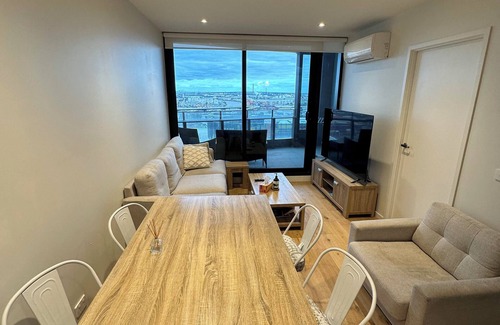 West Melbourne Apartment | Incredible CBD View Apartment