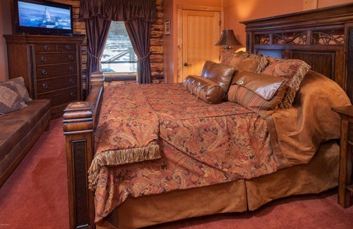 North Egremont Cabin | Incredible Ski Lodge - 7500 Square ft - Log Cabin - Moose Lodge