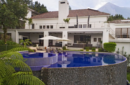 Alotenango House | Incredible views, 12 Guests, 6 Rooms 8 bathrooms, Private Pool and Jacuzzi.