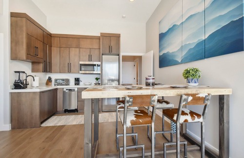 Kamas House | Incredible Views | 2 Kitchens | Garage | Lake Access