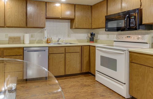St. Joseph House | Incredibly Clean and New Two-Bedroom Townhome!