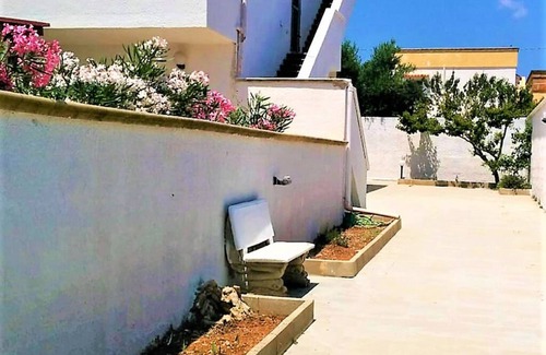 Specchiarica Villa | Independent villa with large garden, sleeps 6, 280m2, 200 meters from the sea