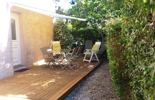 Six-Fours-les-Plages Apartment | Independent studio with air conditioning + garden and shaded terrace + parking
