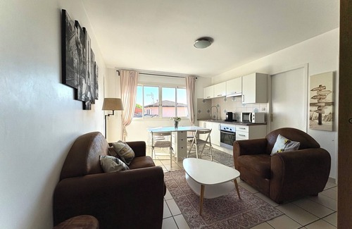 Merignac Apartment | Independent apartment 5 mins from the airport- 2 bedrooms- bathroom-kitchen