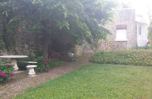 Saint-Martin Apartment | Independent & High Comfort 1 Room Apt. With Gardenn30 min from Paris